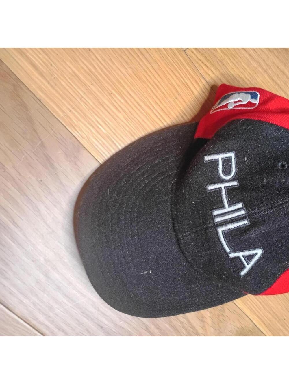 Nike Men's Black and Red Hat